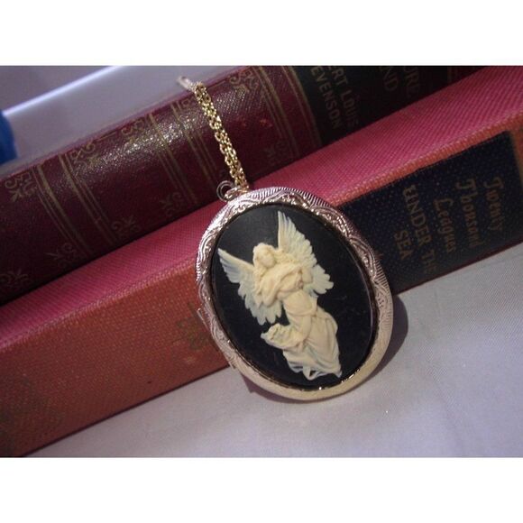 Guardian Angel Locket Black Ant White Necklace pill box photo memorial Valentine - Picture 5 of 5